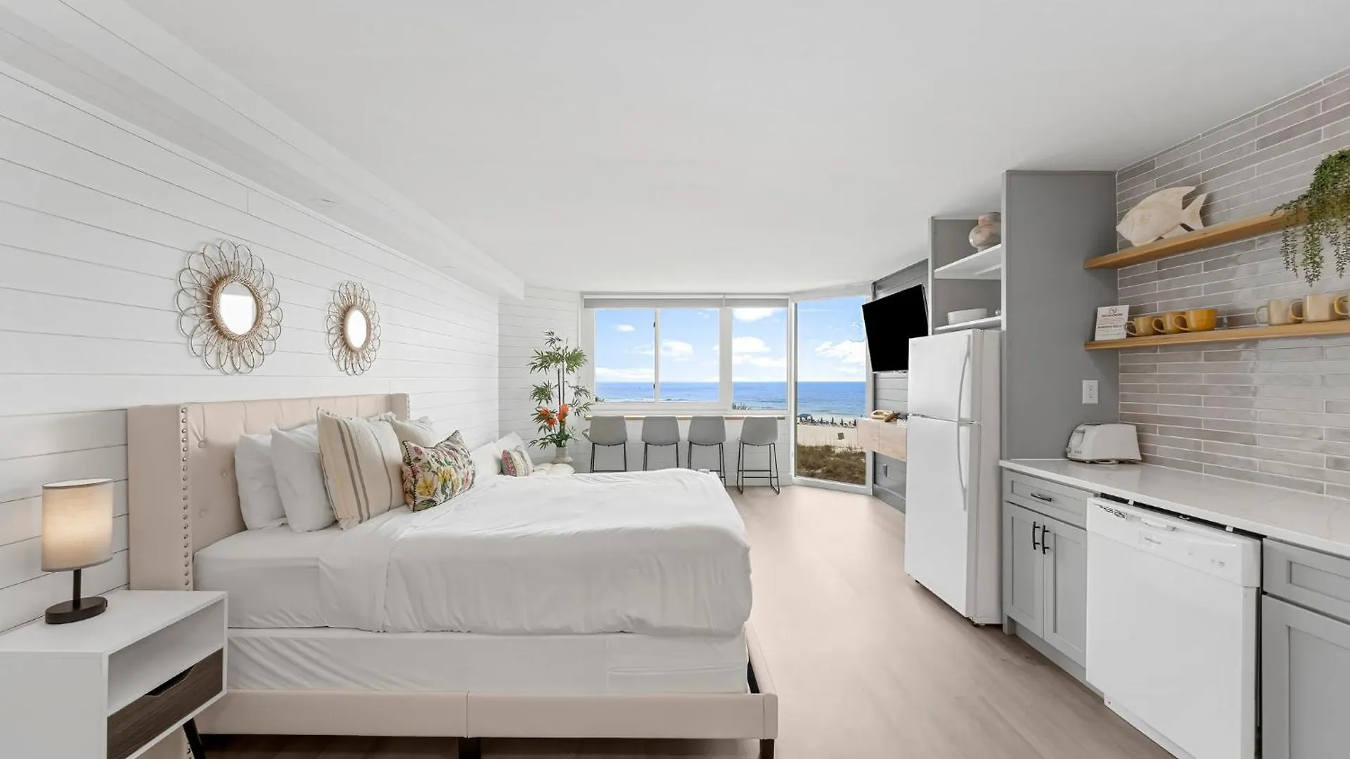 Fantastic Fully Renovated Beach Front Condo - Incredible View - Top Of The Gulf 321 Panama City Beach
